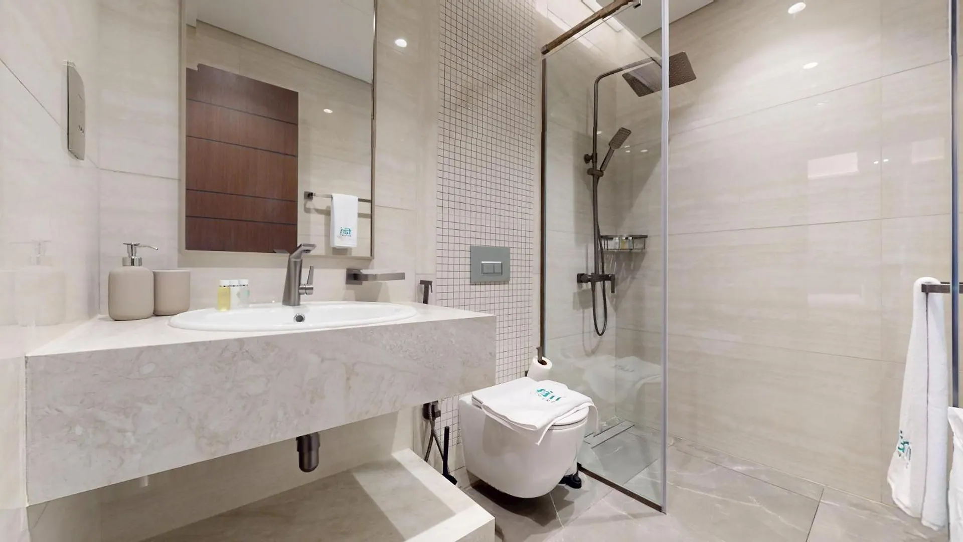 Fam Living -Modern 1-Bedroom Apartment In Nobles Tower Near Downtown Dubai United Arab Emirates
